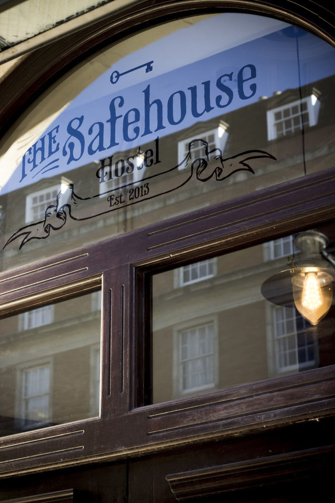 The Safehouse Hostel Кардиф Екстериор снимка